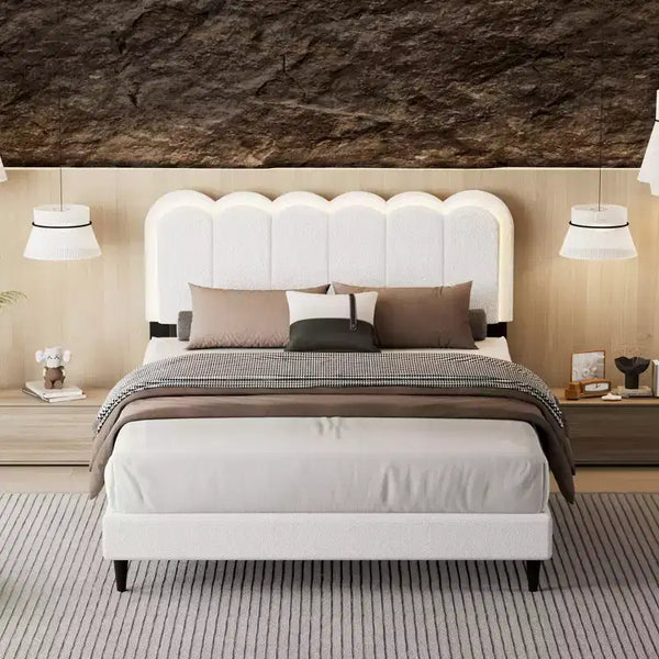 Cadre de lit en laine d'agneau crème avec tête de lit pétale, lumière d'ambiance LED et support solide silencieux pour chambres modernes, Queen